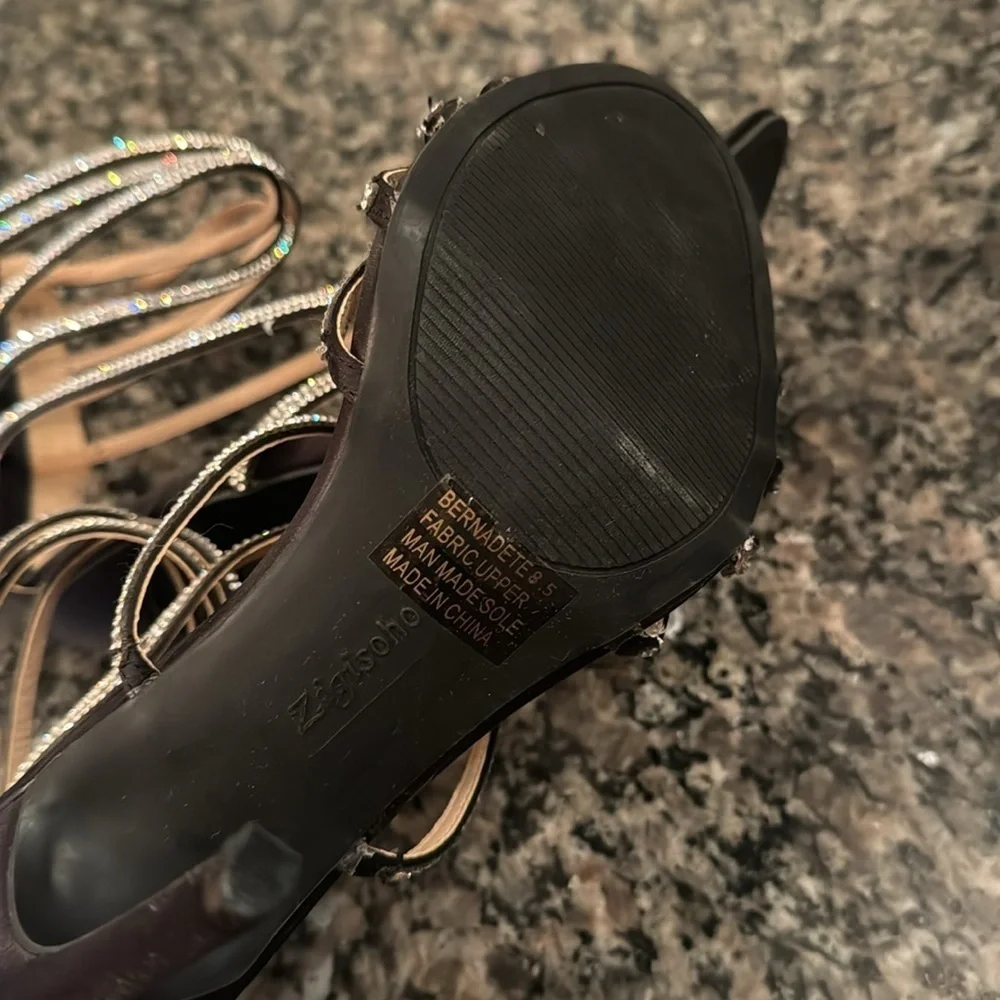 Zigi Soho Bernadette strappy heels 8.5 NWOT